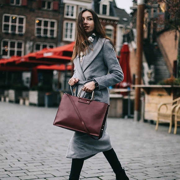 ✖️SOLD✖️ Zara Burgundy Tote Bag with Metallic Handles - Picture 2 of 6